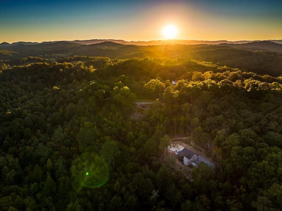 The Llaguna Lodge - New Cabin, Sleeps 10, Fire Pit, Hot Tub, In Blue Ridge , Ga Buitenkant foto