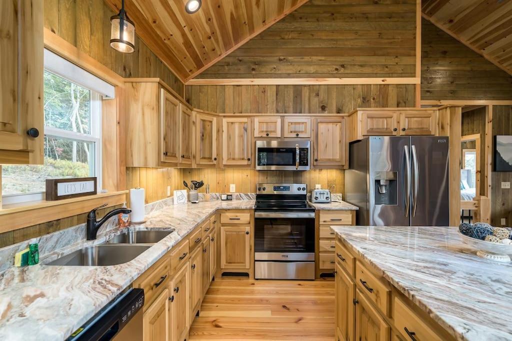 The Llaguna Lodge - New Cabin, Sleeps 10, Fire Pit, Hot Tub, In Blue Ridge , Ga Buitenkant foto