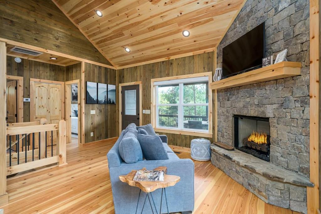 The Llaguna Lodge - New Cabin, Sleeps 10, Fire Pit, Hot Tub, In Blue Ridge , Ga Buitenkant foto